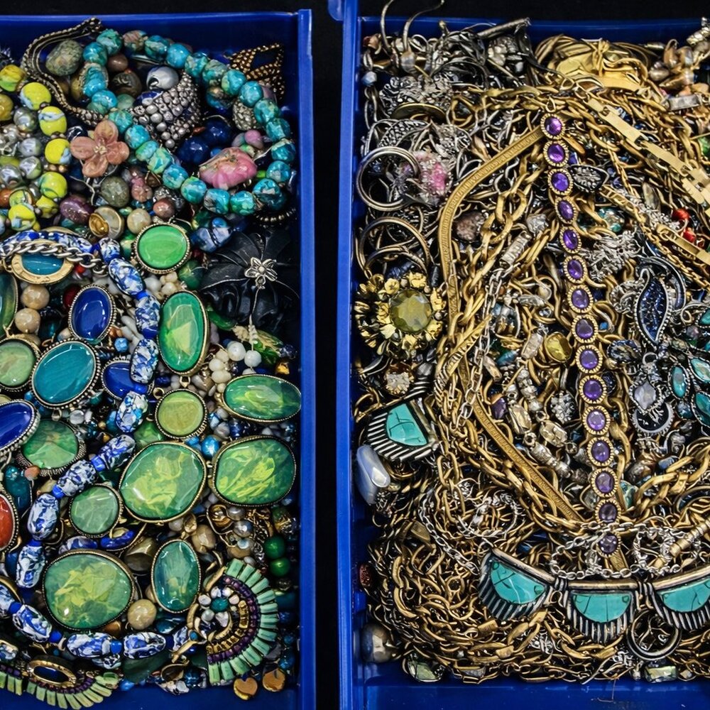 2 lb Designer & High-End Jewelry Lot Mixed Metals Pearls Rhinestones Unsearched - Picture 3 of 6